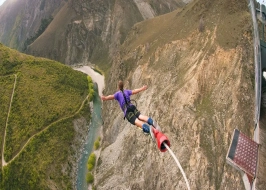 AJ HACKETT NEVIS BUNGY SWING CATAPULT