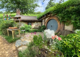 HOBBITON MOVIE SET TOURS
